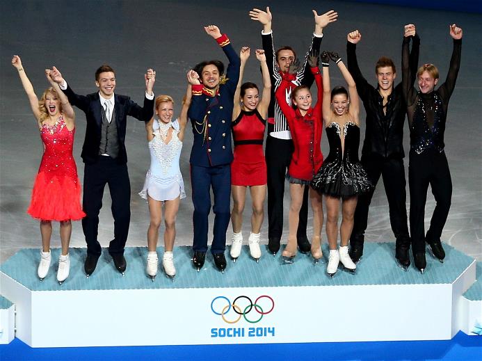 Российская сборная выиграла золотую медаль в командных соревнованиях по фигурному катанию на коньках