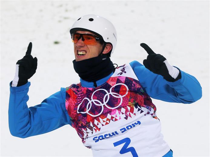 Белорусский спортсмен Антон Кушнир завоевал золото Олимпиады в лыжной акробатике