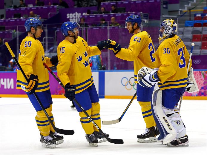 Хоккеисты сборной Швеции первыми вошли в полуфинал зимних Олимпийских игр в Сочи. Шведские хоккеисты обыграли сборную Словении на матче четвертьфинала с разгромным счетом  5:0