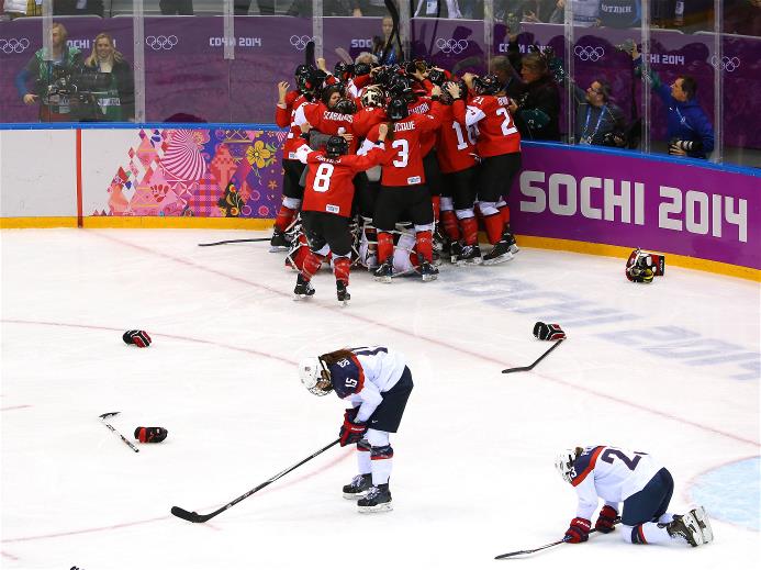 Олимпийским чемпионом зимних Игр в Сочи по хоккею на льду стала женская сборная Канады