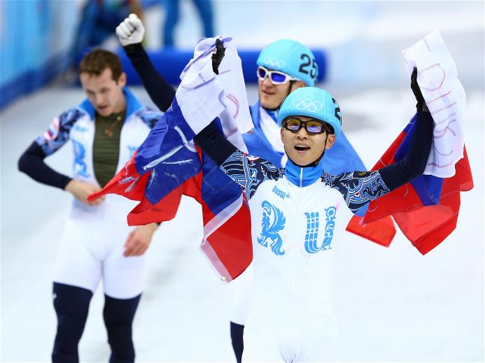 Сборная России выиграла золото в эстафете по шорт-треку на 5000 метров