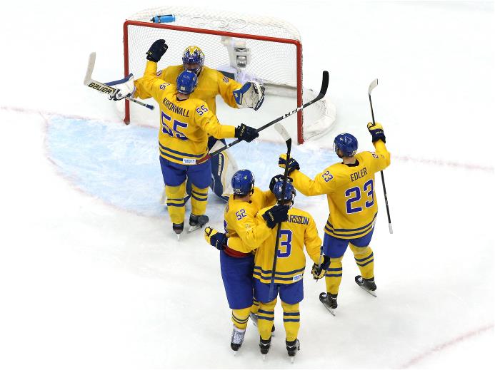 Шведы вышли в мужской финал зимней Олимпиады по хоккею. Хоккеисты из Швеции победили в полуфинале команду Финляндии со счетом 2:1.