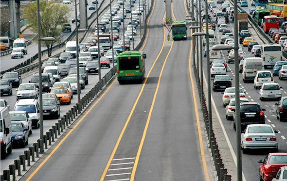 До конца июля по улице Мачуги планируется запустить отдельную полосу для движения общественного транспорта
