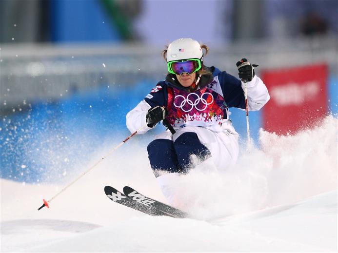 Олимпийская чемпионка из Америки Ханна Кирни вышла в финал могула